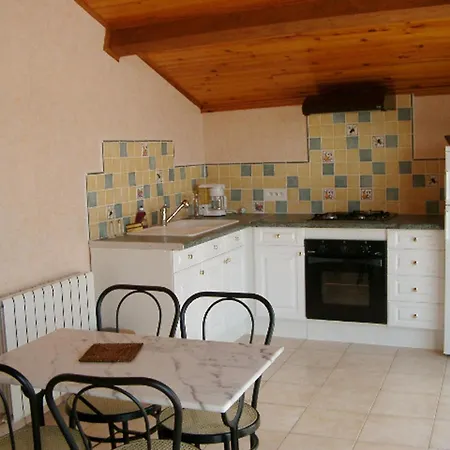 Rustique Avec Terrasse Et Grand Jardin, Calme Absolu, Animaux Acceptes, Ideal Pour Se Ressourcer. - Fr-1-496-47 Apartment *